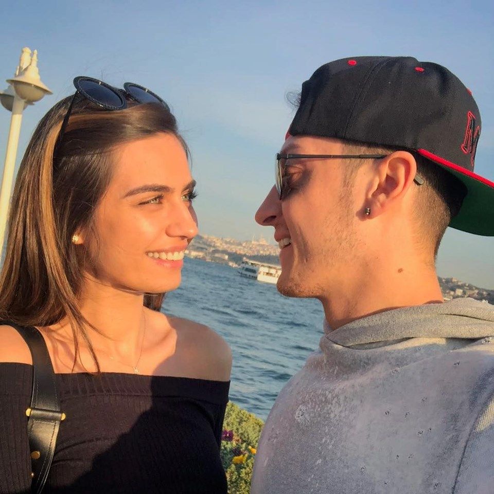 Amineden nişanlısı Mesut Özile destek Amineden nişanlısı Mesut Özile destek